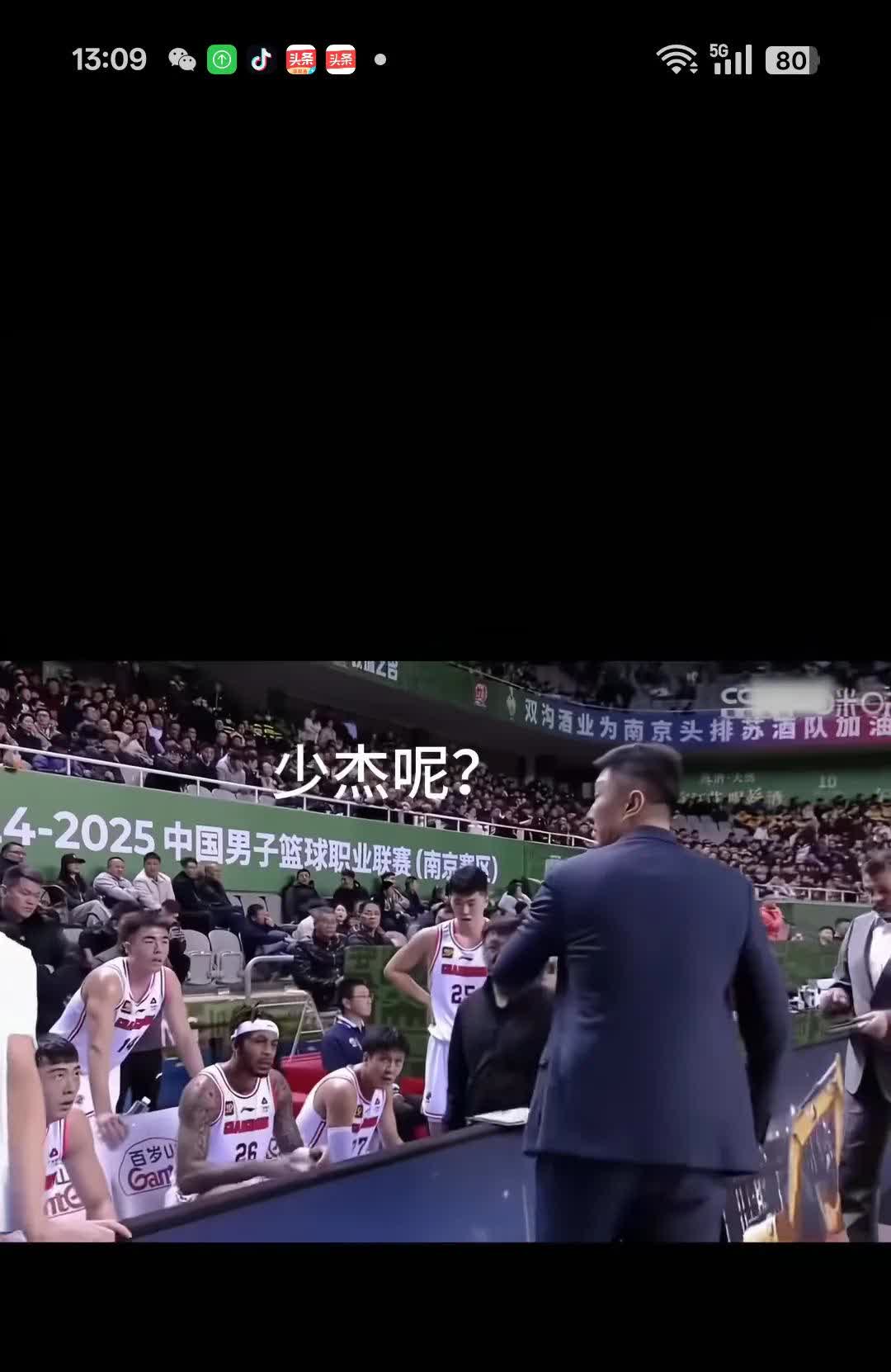 球队主帅发怒，指责球员表现不力 我们在体育上常说的主帅实际上指的是球队哪个职位的人 